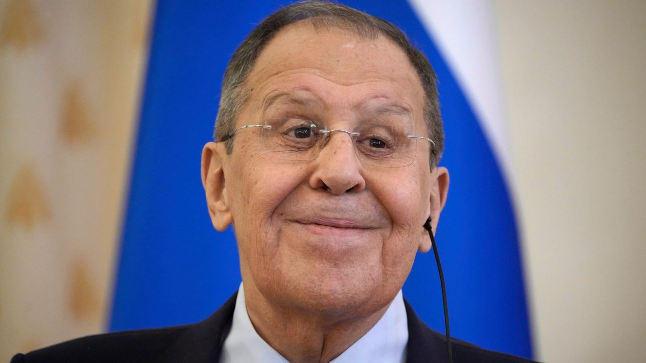 Με μπλούζα που γράφει CCCP αφίχθη στην Αλάσκα ο Λαβρόφ Με μπλούζα που γράφει CCCP αφίχθη στην Αλάσκα ο Λαβρόφ