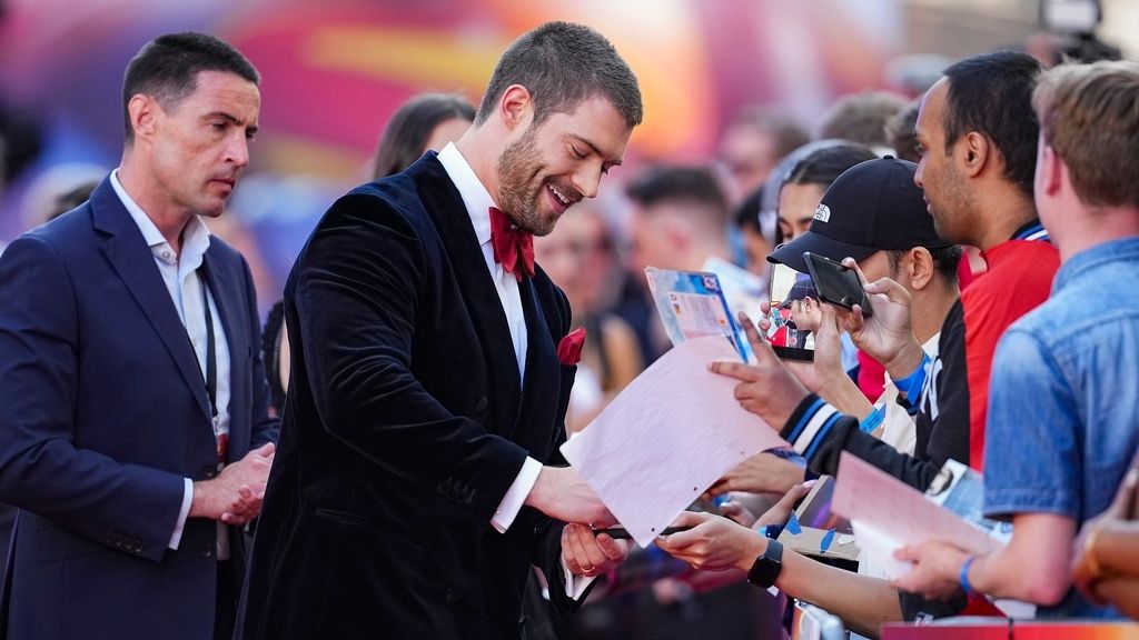 Εκδήλωση θαυμαστών του Superman στο Λονδίνο, λίγο πριν την παγκόσμια πρεμιέρα της νέας ταινίας