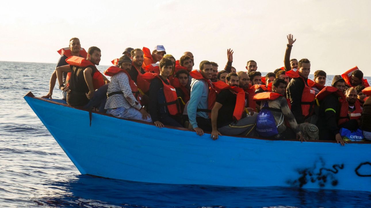 Κρήτη: 113 μετανάστες εντοπίστηκαν σε τρεις λέμβους νότια της Γαύδου