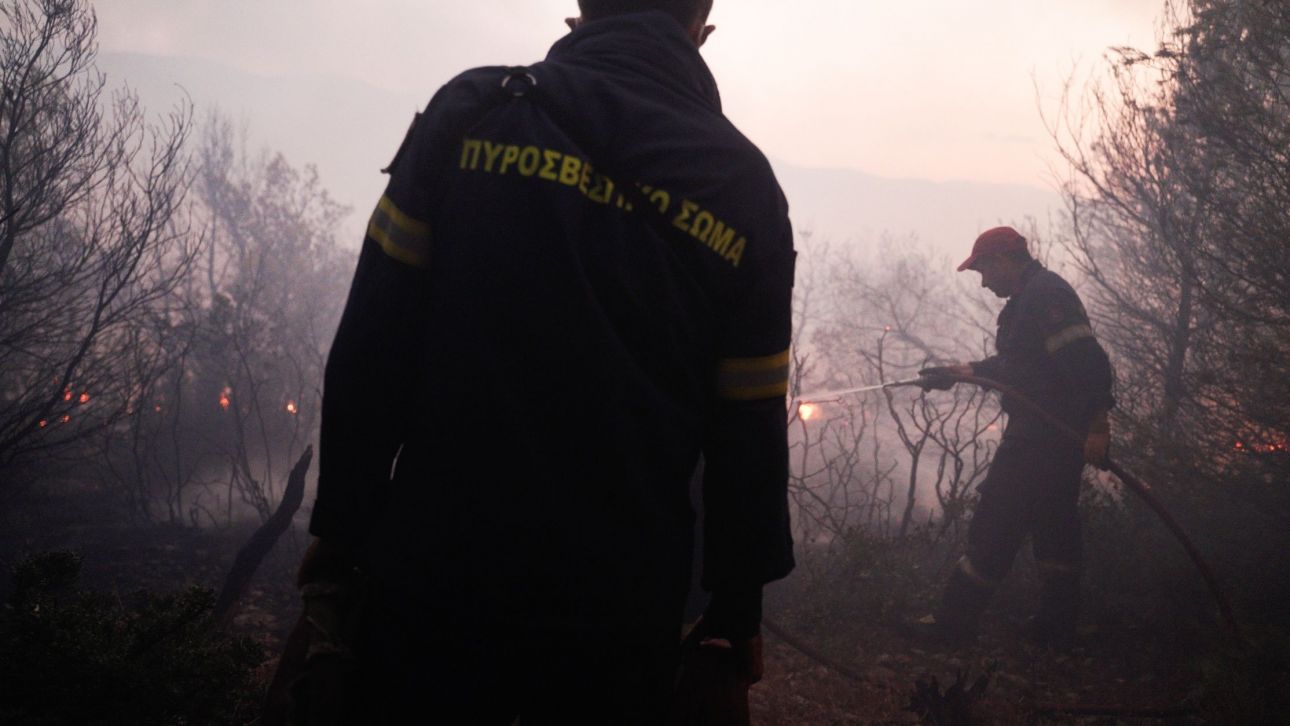 Φωτιά σε ξερά χόρτα στη Θέρμη Θεσσαλονίκης