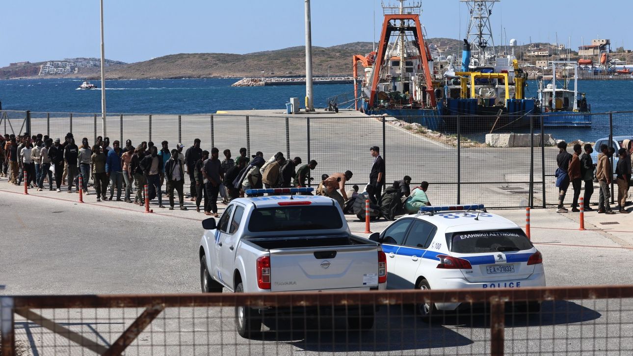Φυλακή ή επιστροφή για τους παράτυπους μετανάστες: Τα 6 κλειδιά του ν/σ, ξεκινά η συζήτηση στη Βουλή Φυλακή ή επιστροφή για τους παράτυπους μετανάστες: Τα 6 κλειδιά του ν/σ, ξεκινά η συζήτηση στη Βουλή
