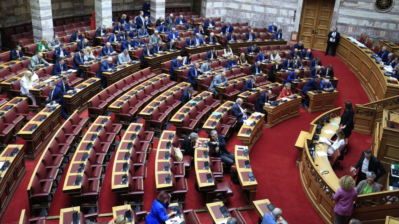 Υπερψηφίσθηκε η τροπολογία του υπουργείου Μετανάστευσης