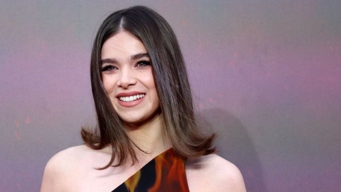 Συμπρωταγωνιστές στην ταινία «Winter Games» Χέιλι Στάινφελντ και Μάιλς Τέλερ