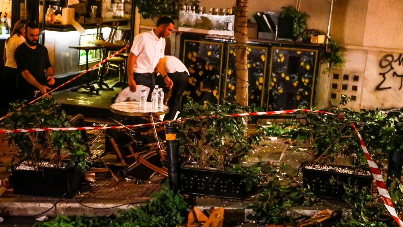 Τροχαίο στο Κολωνάκι: Στη ΜΕΘ 46χρονος - Ποια η κατάσταση των υπόλοιπων τραυματιών