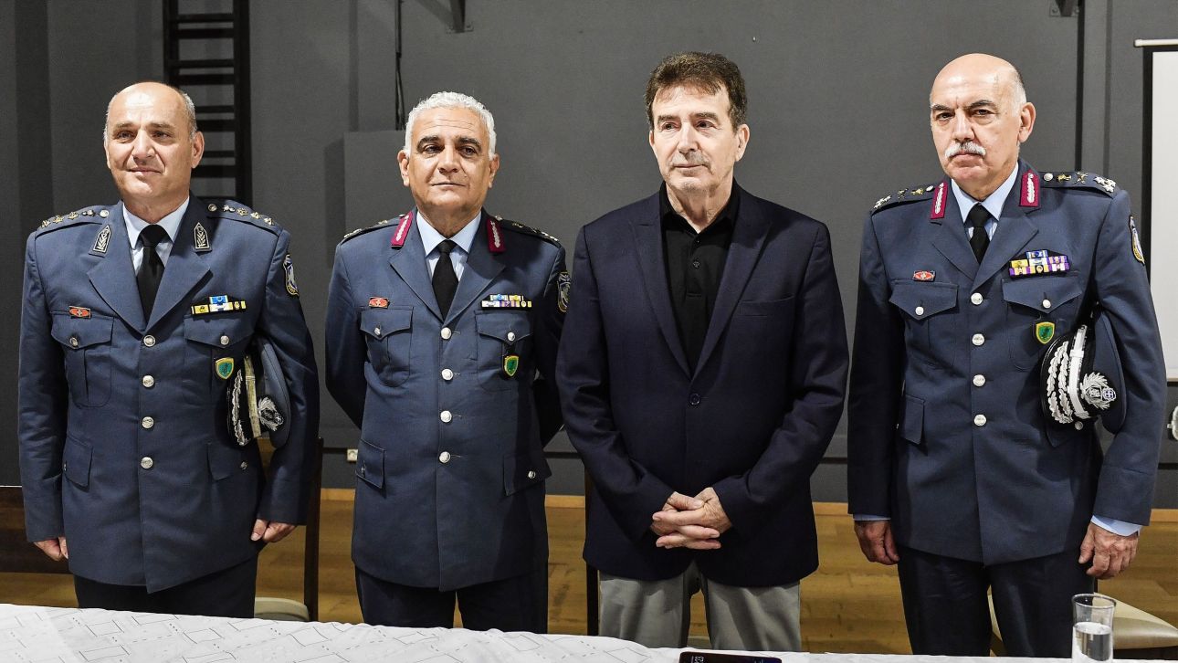 Χρυσοχοΐδης: Τέσσερα μέτρα με ίδρυση νέων υπηρεσιών και αύξηση προσωπικού στην αστυνομία Κορίνθου Χρυσοχοΐδης: Τέσσερα μέτρα με ίδρυση νέων υπηρεσιών και αύξηση προσωπικού στην αστυνομία Κορίνθου
