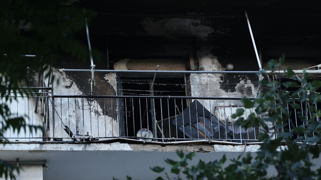 Φωτιά στο διαμέρισμα Φιλιππίδη: «Άκουσα μόνο να μου φωνάζουν» – Η Πυροσβεστική ανέλαβε την έρευνα Φωτιά στο διαμέρισμα Φιλιππίδη: «Άκουσα μόνο να μου φωνάζουν» – Η Πυροσβεστική ανέλαβε την έρευνα