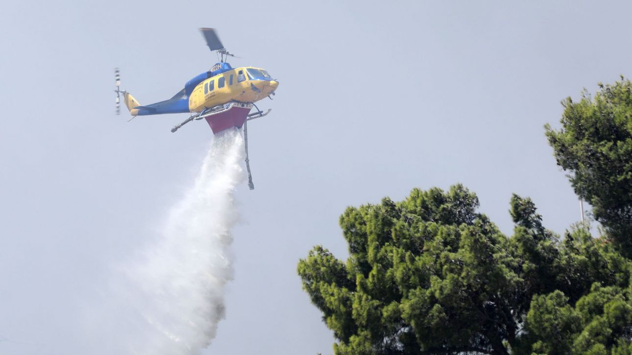 Μάχη με τις φλόγες στη Φλώρινα – Υπό μερικό έλεγχο η φωτιά στα Οινόφυτα, έσβησε στην Ιεράπετρα