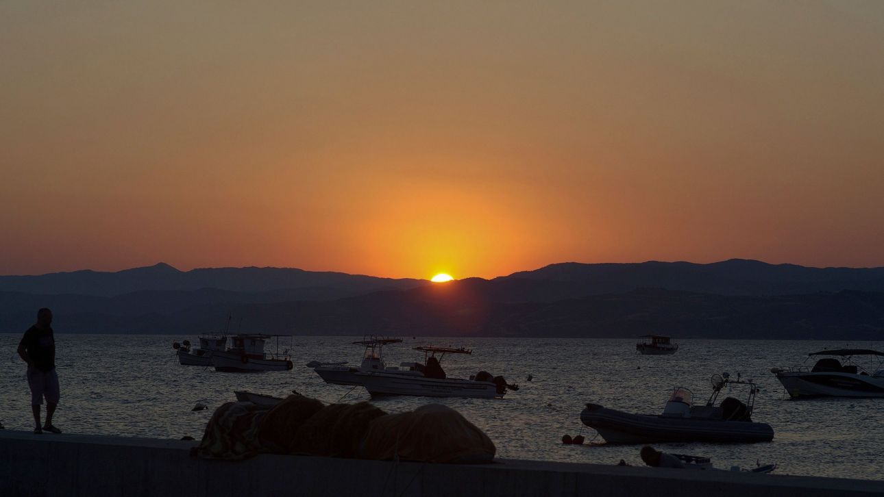 «Κόλαση» τα μεγάλα αστικά κέντρα ακόμη και τη νύχτα - Πάνω από 31 βαθμούς