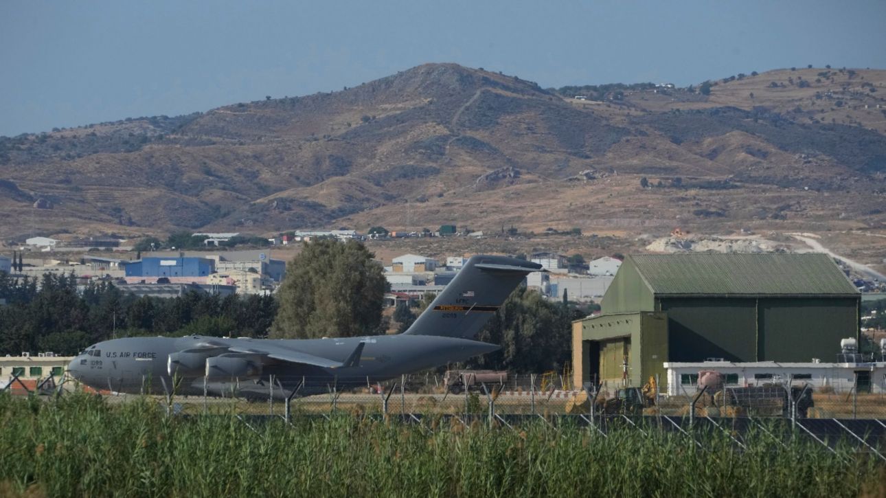 Αναστάτωση στη Μόσχα ύστερα από τις αναφορές ότι οι ΗΠΑ μετέφεραν πυρηνικά όπλα στη Βρετανία Αναστάτωση στη Μόσχα ύστερα από τις αναφορές ότι οι ΗΠΑ μετέφεραν πυρηνικά όπλα στη Βρετανία