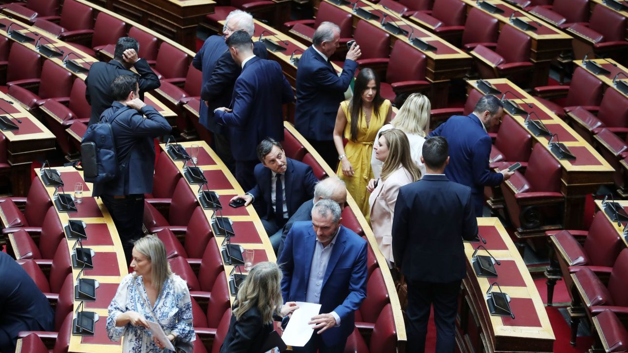 Βουλή: Στις 7 ξεκινά η ψηφοφορία για Καραμανλή – Αποχώρησε σχεδόν σύσσωμη η αντιπολίτευση Βουλή: Στις 7 ξεκινά η ψηφοφορία για Καραμανλή – Αποχώρησε σχεδόν σύσσωμη η αντιπολίτευση
