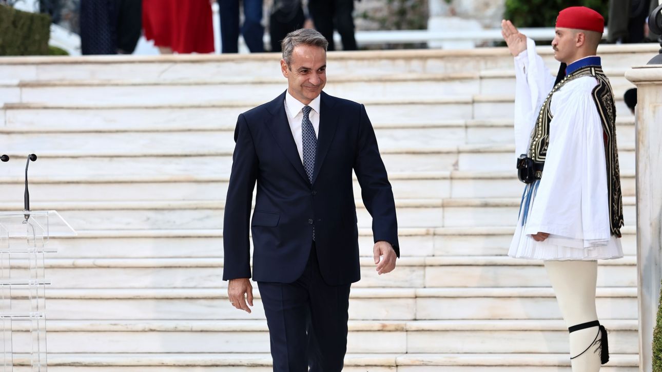 Στη δεξίωση για τον εορτασμό της 51ης επετείου της αποκατάστασης της Δημοκρατίας ο Πρωθυπουργός Στη δεξίωση για τον εορτασμό της 51ης επετείου της αποκατάστασης της Δημοκρατίας ο Πρωθυπουργός