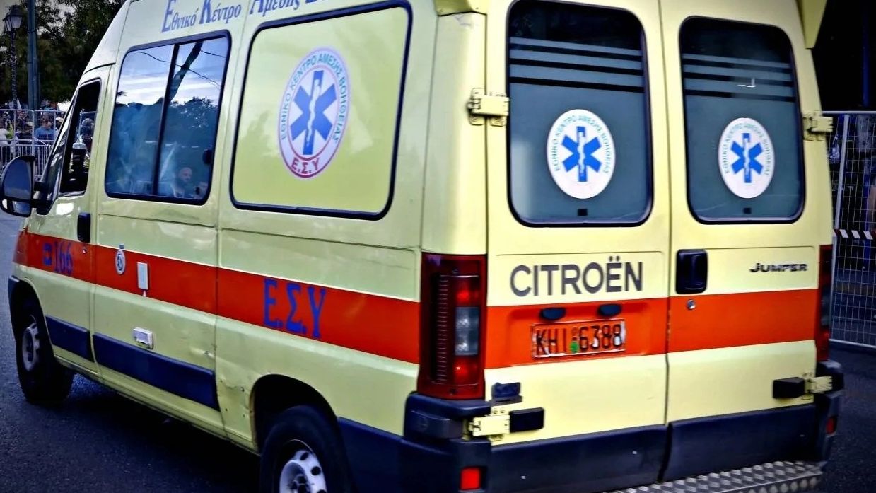 Νίκαια: Αυτοκίνητο έπεσε σε σούπερ μάρκετ στην Πέτρου Ράλλη – Τρεις τραυματίες