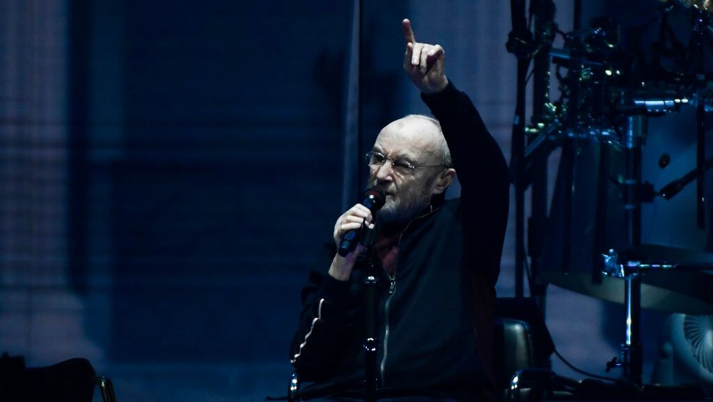 Στο νοσοκομείο και όχι σε μονάδα παρηγορητικής φροντίδας ο Φιλ Κόλινς, λέει ο εκπρόσωπός του