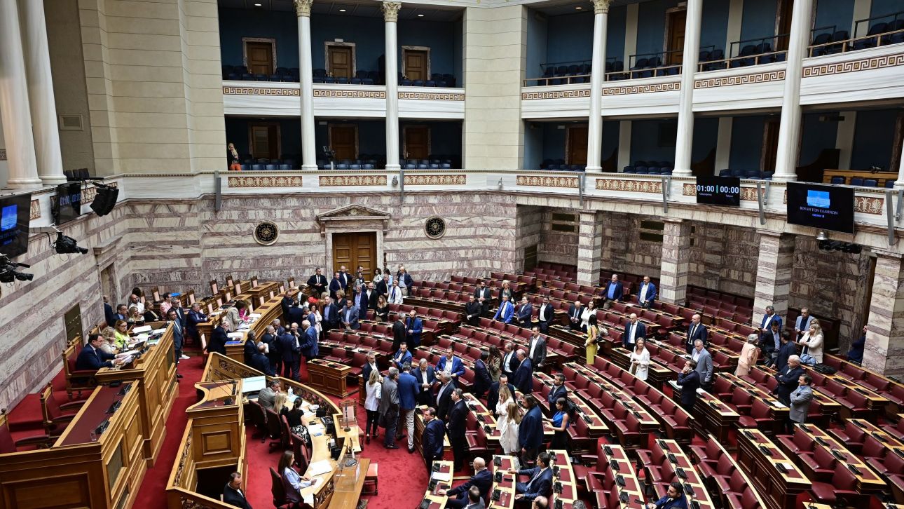 Ακραία πολιτική πόλωση με φόντο τον ΟΠΕΚΕΠΕ - Η «παρωδία» και το «πραξικόπημα»