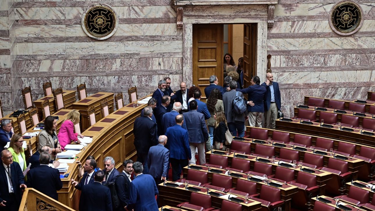 Μεταμεσονύχτιο θρίλερ στη Βουλή: Αποχώρησε η αντιπολίτευση- Καταψηφίστηκε η σύσταση Προανακριτικής Μεταμεσονύχτιο θρίλερ στη Βουλή: Αποχώρησε η αντιπολίτευση- Καταψηφίστηκε η σύσταση Προανακριτικής