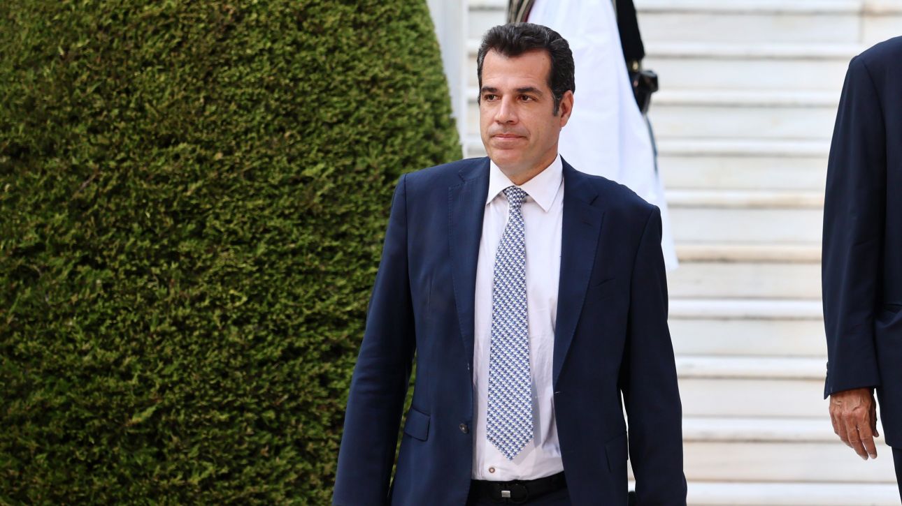 Πλεύρης σε διοικητές δομών: Έμφαση στις οικειοθελείς αλλά και τις αναγκαστικές επιστροφές μεταναστών Πλεύρης σε διοικητές δομών: Έμφαση στις οικειοθελείς αλλά και τις αναγκαστικές επιστροφές μεταναστών