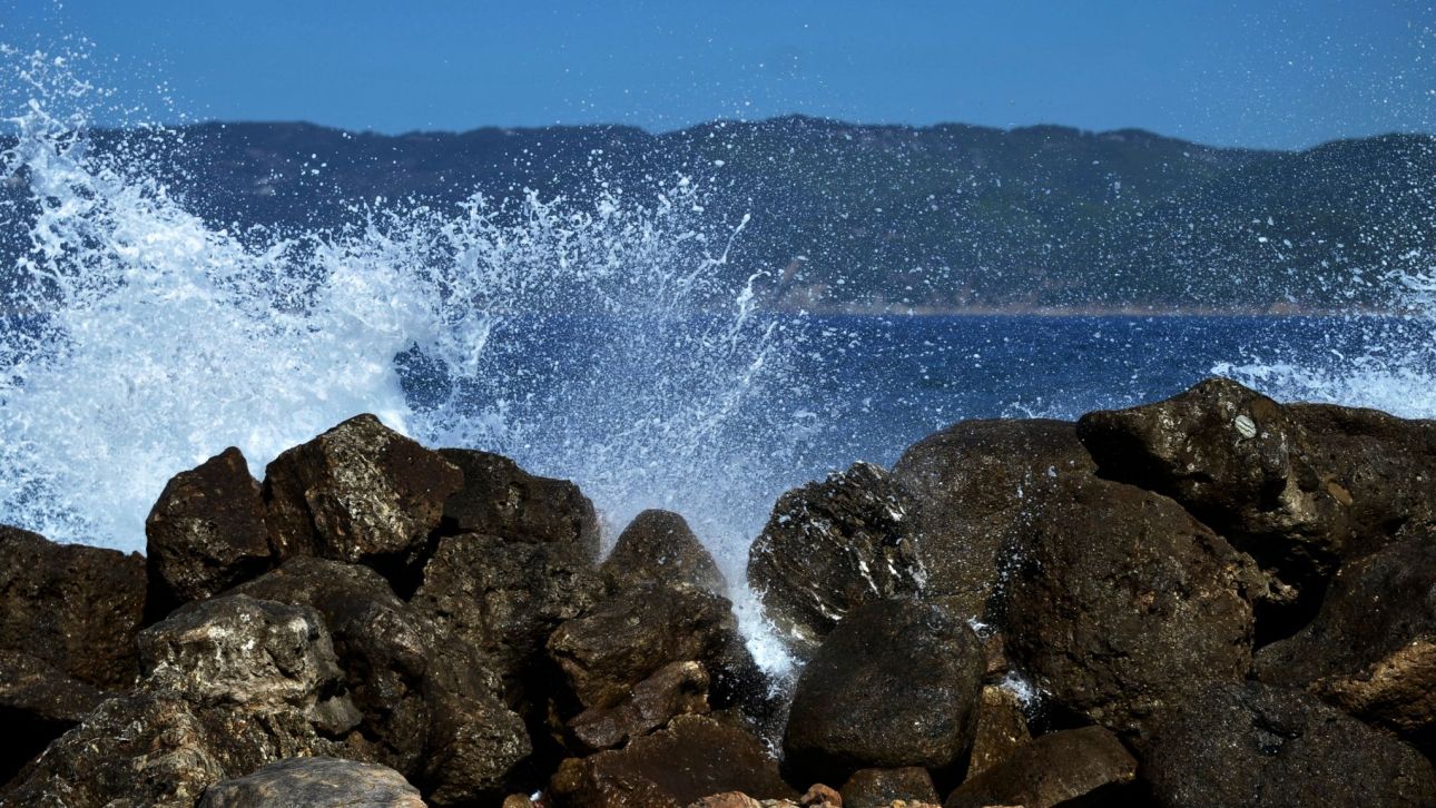 Οι βροχές «φεύγουν», τα μελτέμια «έρχονται» – 8 μποφόρ στο Αιγαίο, ανεβαίνει ο υδράργυρος το Σάββατο