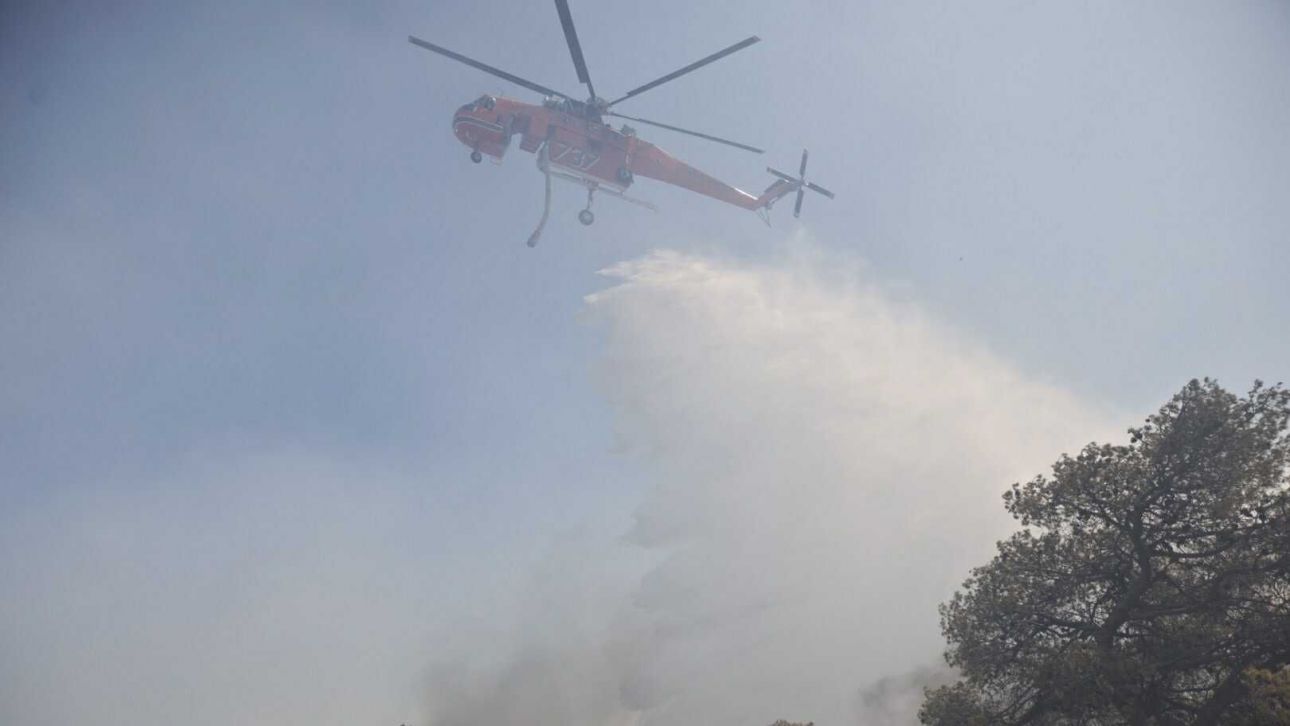 Φωτιά στην Κερατέα: Μήνυμα του 112 για εκκένωση και της Παλαιάς Φώκαιας