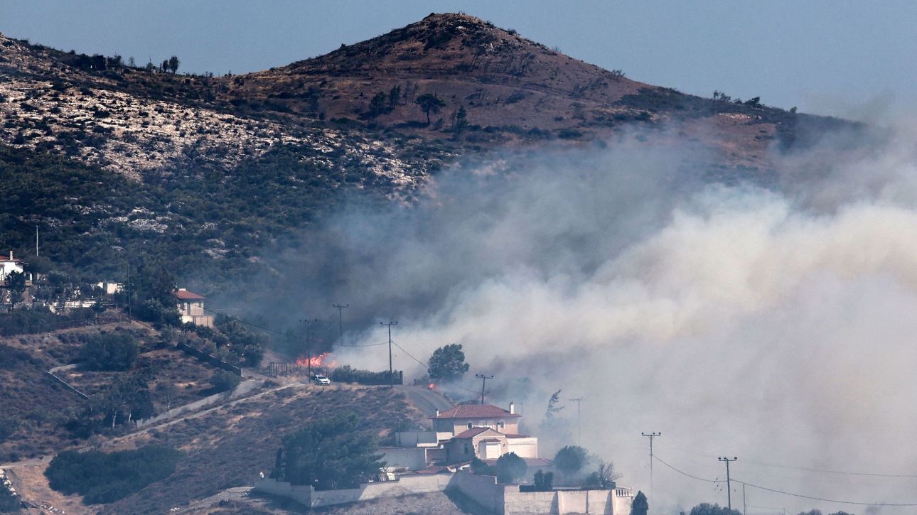 Νέες κυκλοφοριακές ρυθμίσεις στην Κερατέα λόγω της πυρκαγιάς