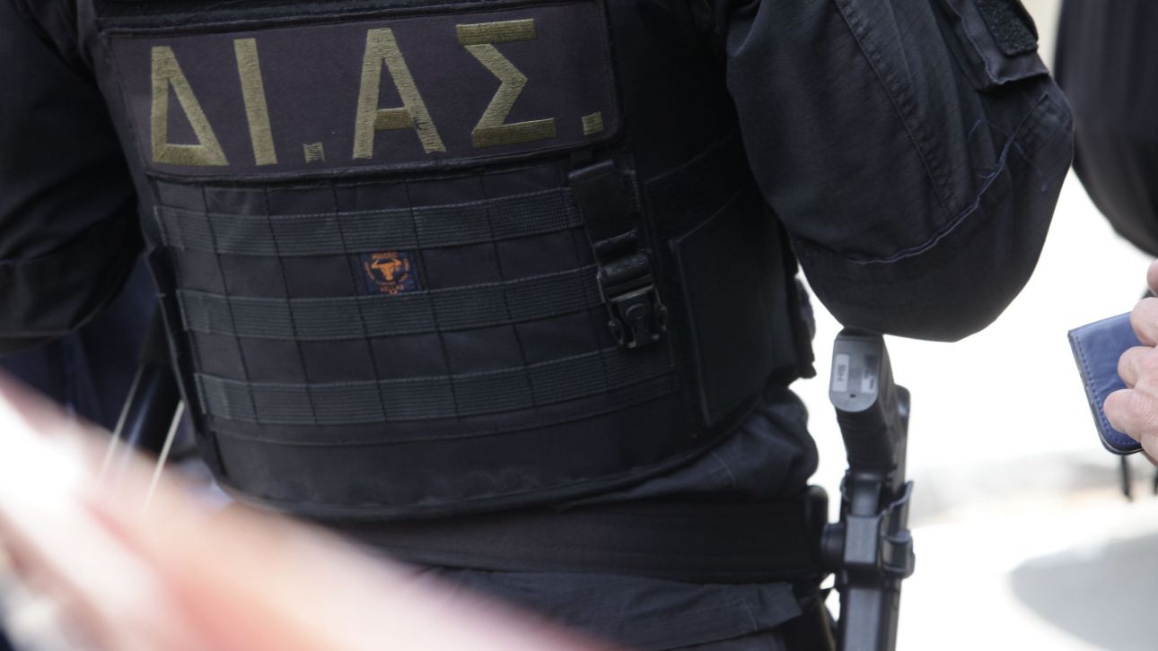 Κηφισιά: Σύλληψη δύο ανήλικων που έσπαγαν παγκάκια – Τραυμάτισαν γυναίκα αστυνομικό Κηφισιά: Σύλληψη δύο ανήλικων που έσπαγαν παγκάκια – Τραυμάτισαν γυναίκα αστυνομικό