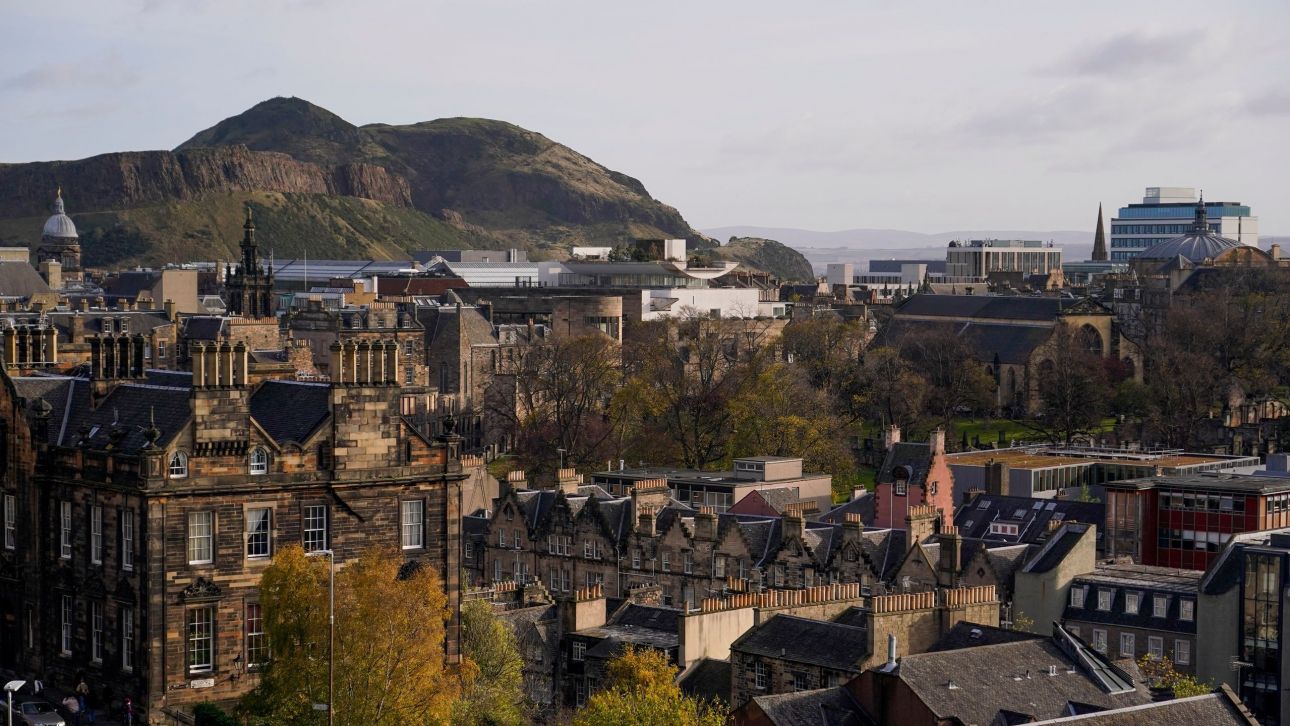 Πυρκαγιά στον εμβληματικό λόφο Arthur’s Seat στο Εδιμβούργο Πυρκαγιά στον εμβληματικό λόφο Arthur’s Seat στο Εδιμβούργο