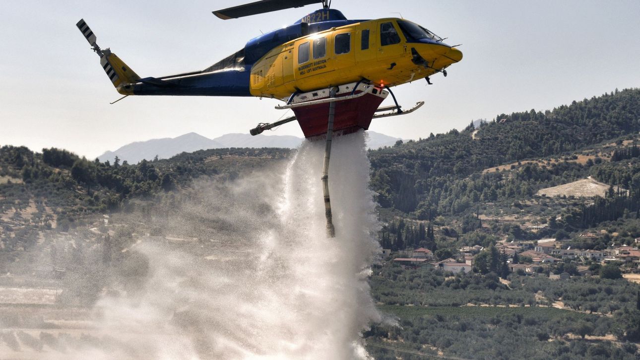 Δύσκολη η φωτιά στη Ζάκυνθο, καίει κοντά σε σπίτια - Συνεχείς εκκενώσεις και διακοπές ρεύματος