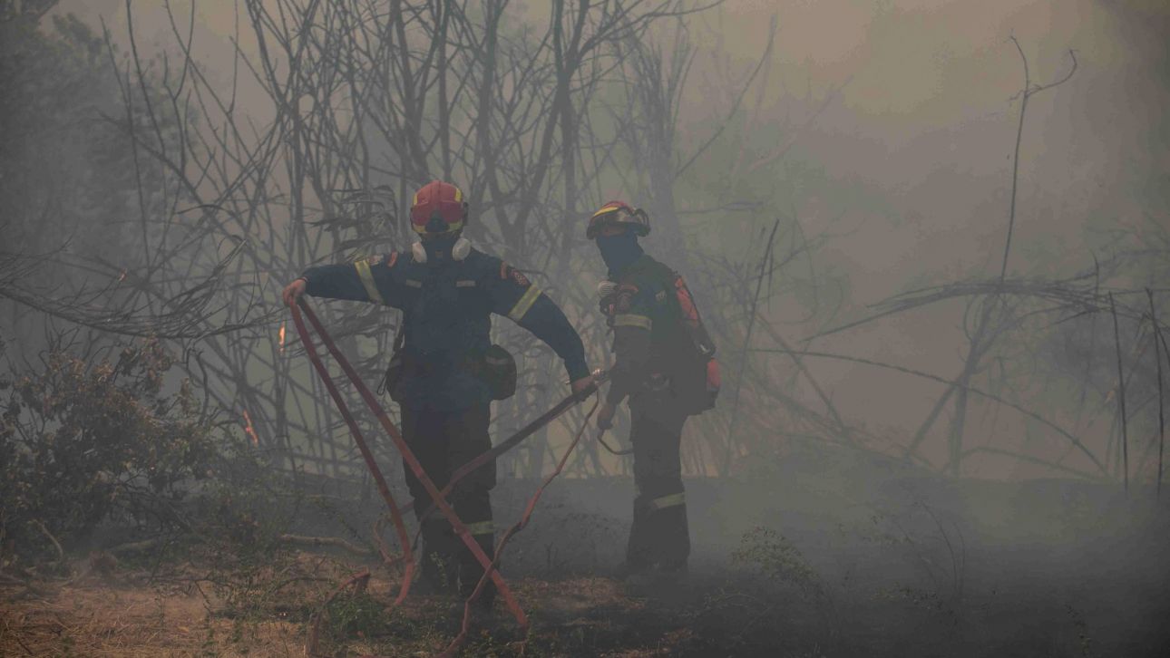 Φωτιά στην Πάτρα: Σε ύφεση η αναζωπύρωση στην περιοχή του Μπάλα