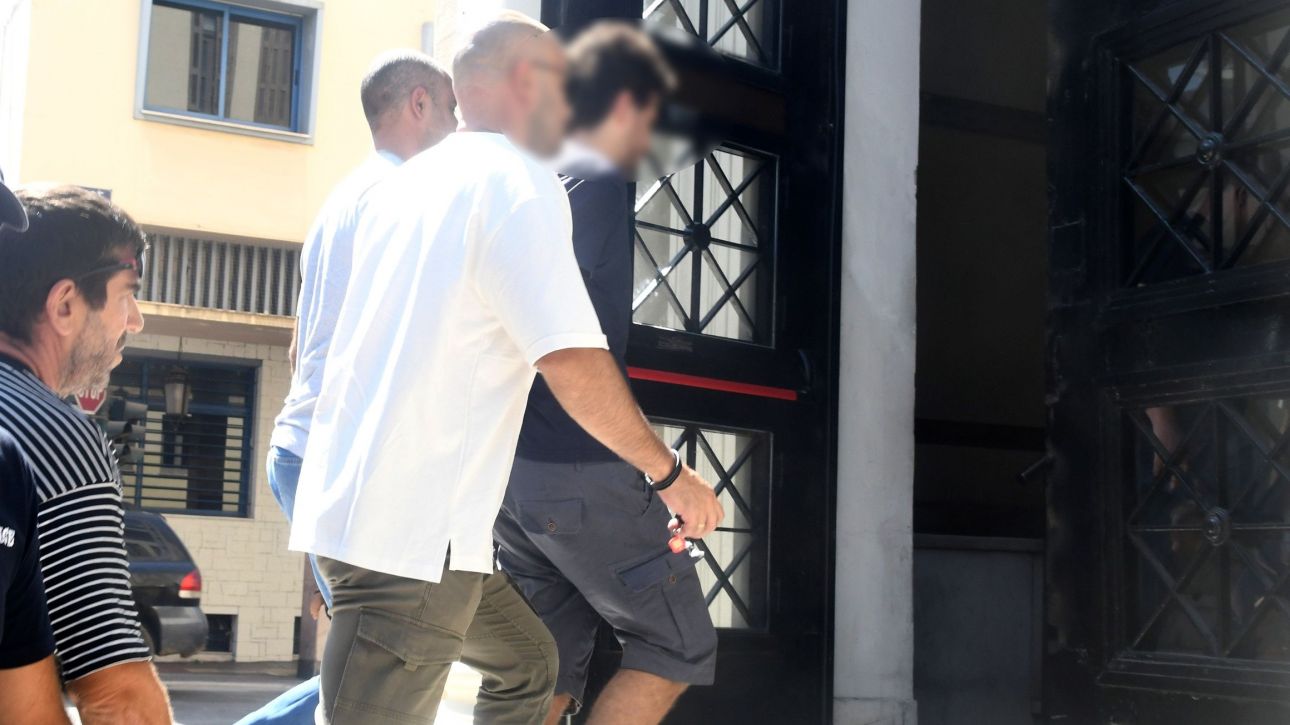Τη Δευτέρα η απολογία του 25χρονου που κατηγορείται για εμπρησμό στην Αχαΐα Τη Δευτέρα η απολογία του 25χρονου που κατηγορείται για εμπρησμό στην Αχαΐα