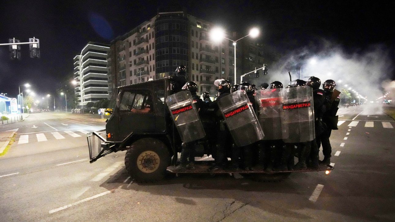 Σερβία: Επεισόδια σε αντικυβερνητικές διαδηλώσεις για πέμπτη συνεχόμενη νύχτα Σερβία: Επεισόδια σε αντικυβερνητικές διαδηλώσεις για πέμπτη συνεχόμενη νύχτα