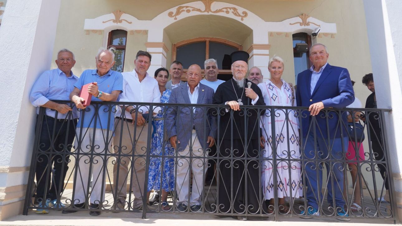 Βαρθολομαίος: Yποδέχθηκε στο χωριό του στην Ίμβρο τον Κώστα Καραμανλή Βαρθολομαίος: Yποδέχθηκε στο χωριό του στην Ίμβρο τον Κώστα Καραμανλή