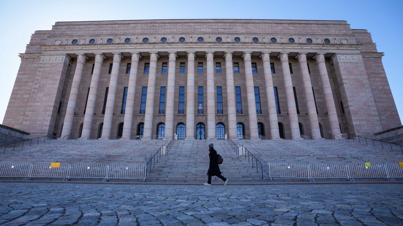 Φιλανδία: Βουλευτής βρέθηκε νεκρός μέσα στο κοινοβούλιο – Πληροφορίες ότι αυτοκτόνησε Φιλανδία: Βουλευτής βρέθηκε νεκρός μέσα στο κοινοβούλιο – Πληροφορίες ότι αυτοκτόνησε