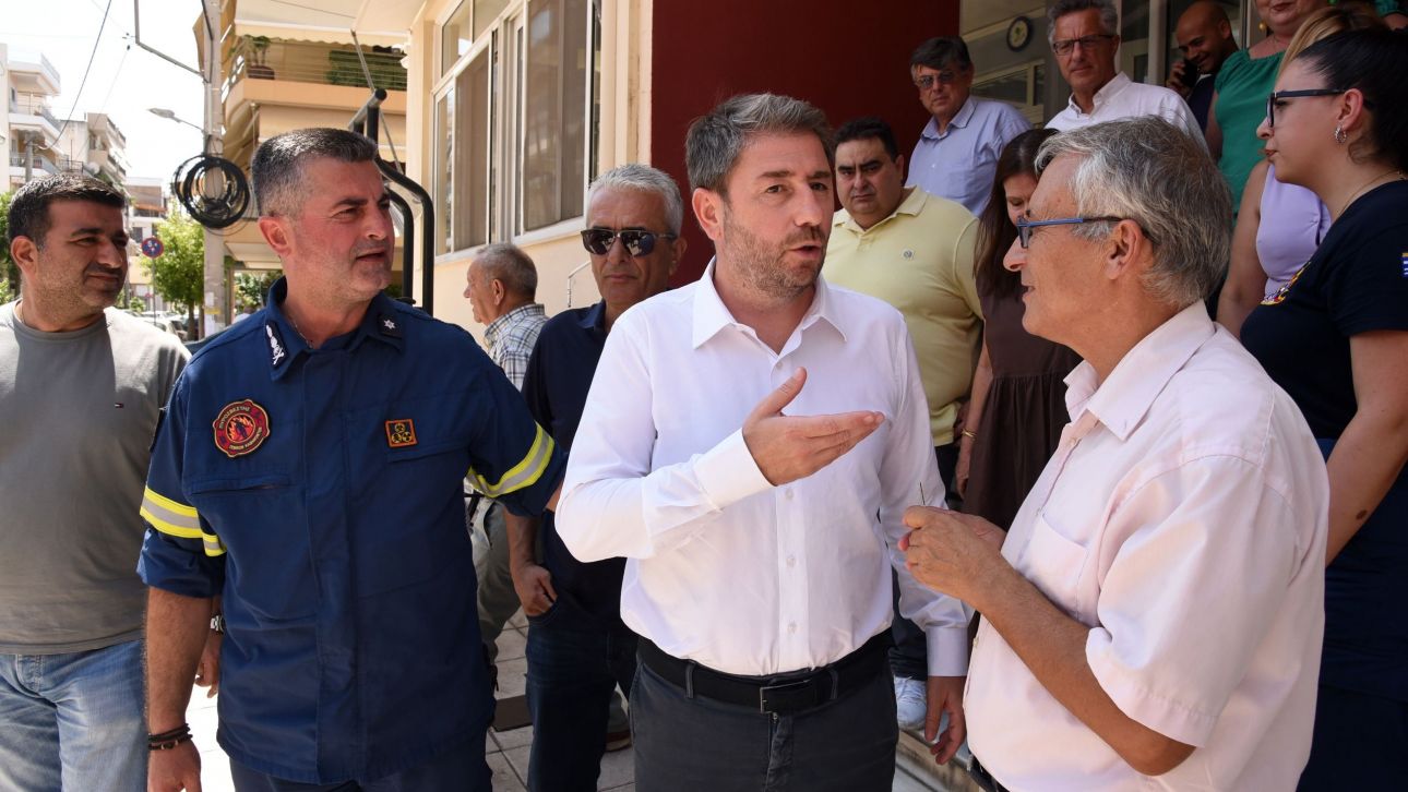 Ανδρουλάκης: Εξοργιστική η αναποτελεσματικότητα της κυβέρνησης στις φωτιές στην Πάτρα Ανδρουλάκης: Εξοργιστική η αναποτελεσματικότητα της κυβέρνησης στις φωτιές στην Πάτρα