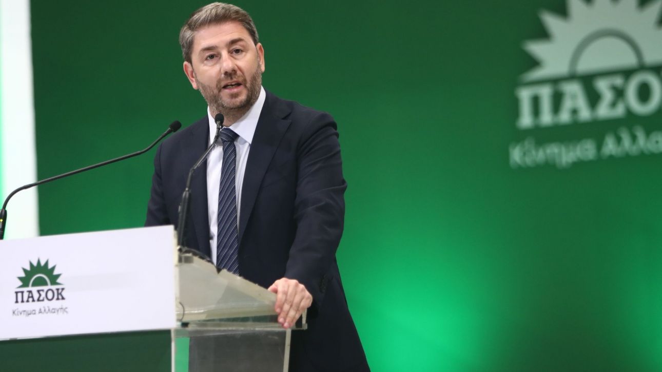 Με μέτρα «για τους πολλούς» ο Ανδρουλάκης στη ΔΕΘ: Επαναφορά συλλογικών συμβάσεων και 13ου μισθού Με μέτρα «για τους πολλούς» ο Ανδρουλάκης στη ΔΕΘ: Επαναφορά συλλογικών συμβάσεων και 13ου μισθού
