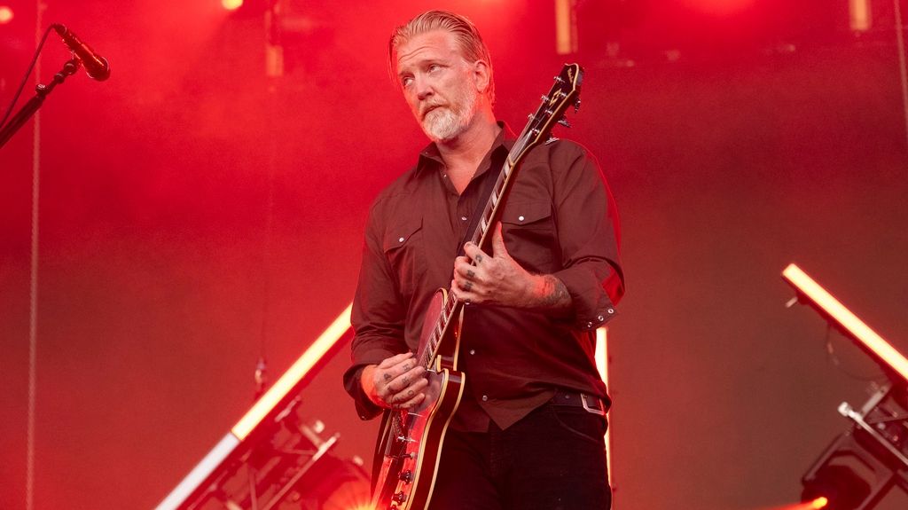 Ο Τζος Χόμι των Queens Of The Stone Age θέλει να επισκεφτεί τα σπίτια των Arctic Monkeys στο Σέφιλντ