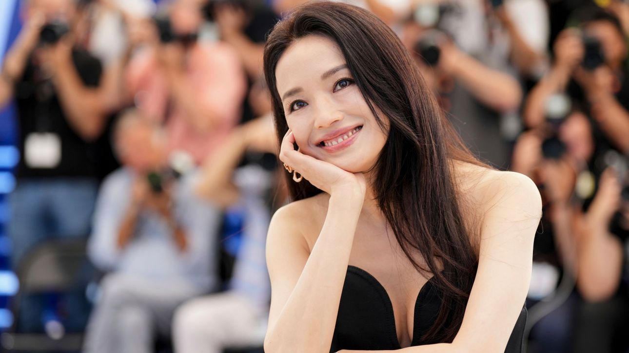 «Girl»: To σκηνοθετικό ντεμπούτο της Shu Qi κάνει πρεμιέρα στο 82ο Φεστιβάλ της Βενετίας «Girl»: To σκηνοθετικό ντεμπούτο της Shu Qi κάνει πρεμιέρα στο 82ο Φεστιβάλ της Βενετίας