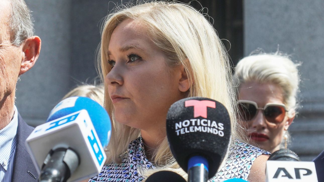 Ένα «σκληρό και σοκαριστικό» ταξίδι στο σκάνδαλο Επστάιν – Έρχεται το βιβλίο της Βιρτζίνια Τζουφρέ Ένα «σκληρό και σοκαριστικό» ταξίδι στο σκάνδαλο Επστάιν – Έρχεται το βιβλίο της Βιρτζίνια Τζουφρέ