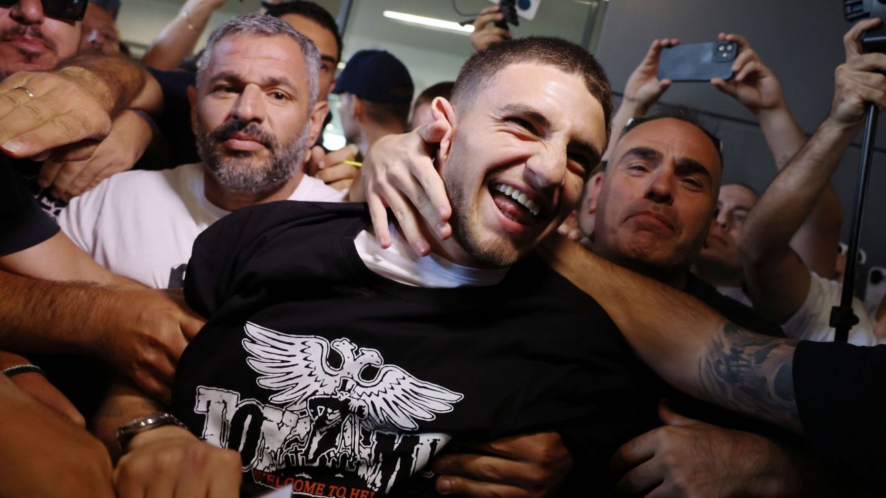 Ο ΠΑΟΚ ανακοίνωσε τη μεταγραφή του Χρήστου Ζαφείρη με… Ζαφείρη Μελά Ο ΠΑΟΚ ανακοίνωσε τη μεταγραφή του Χρήστου Ζαφείρη με… Ζαφείρη Μελά