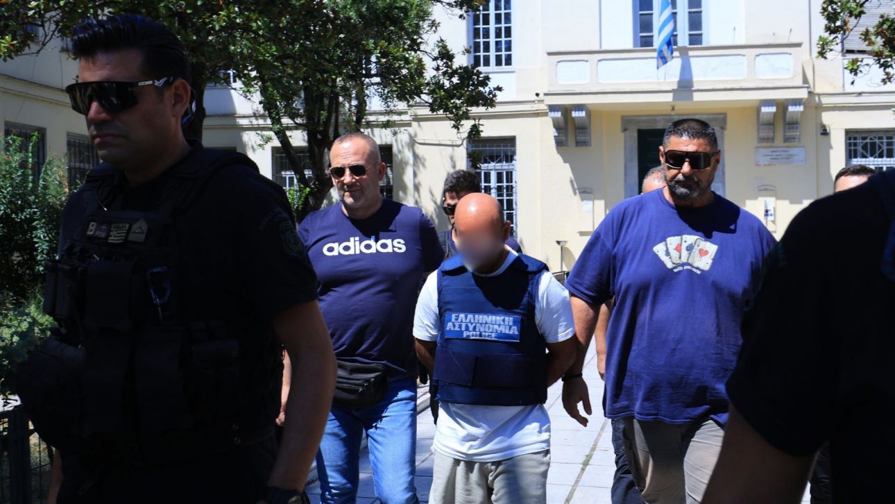 Βόλος: Ενώπιον του ανακριτή ο 40χρονος που σκότωσε την 36χρονη σύζυγό του Βόλος: Ενώπιον του ανακριτή ο 40χρονος που σκότωσε την 36χρονη σύζυγό του