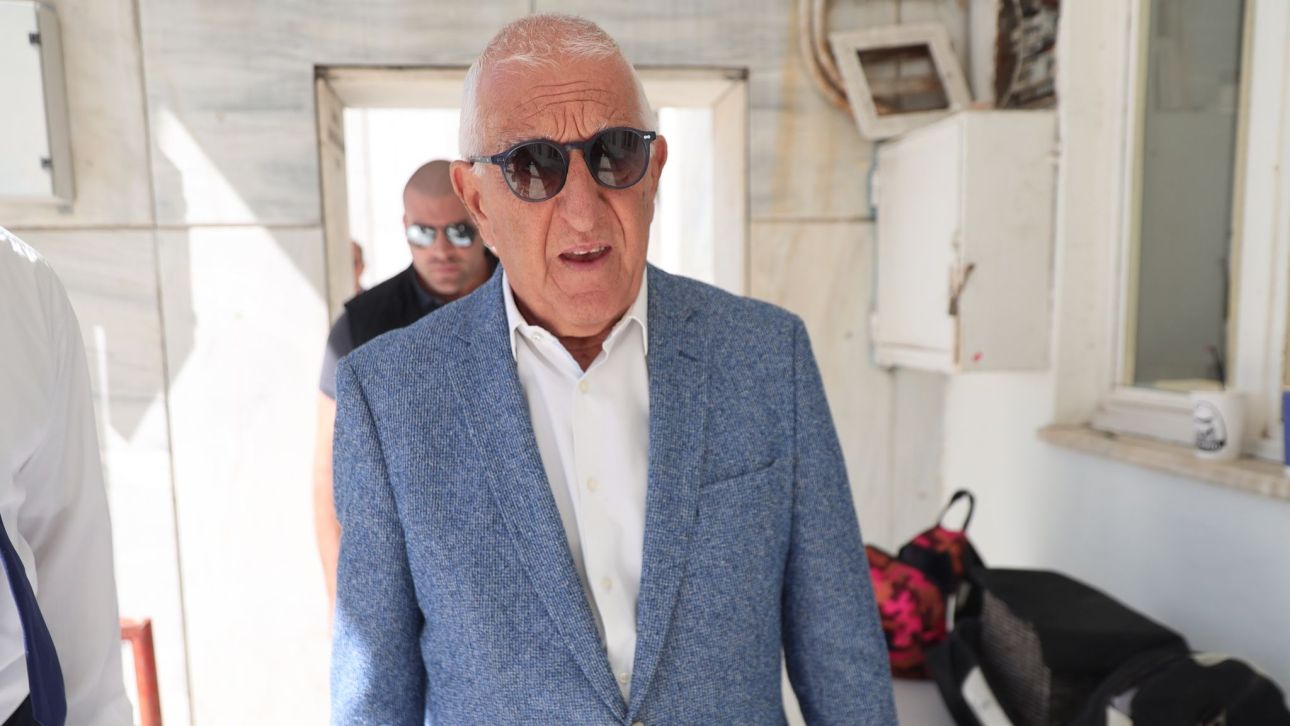 &Kappa;&alpha;&kappa;&lambda;&alpha;&mu;ά&nu;&eta;&sigmaf; &gamma;&iota;&alpha; &Tau;&alpha;&gamma;&alpha;&rho;ά: &laquo;&Alpha;&pi;&omicron;&chi;&alpha;&iota;&rho;&epsilon;&tau;ώ έ&nu;&alpha;&nu; &pi;&rho;&alpha;&gamma;&mu;&alpha;&tau;&iota;&kappa;ό &phi;ί&lambda;&omicron;, έ&nu;&alpha;&nu; ά&xi;&iota;&omicron; &pi;&omicron;&lambda;&iota;&tau;&iota;&kappa;ό&raquo;