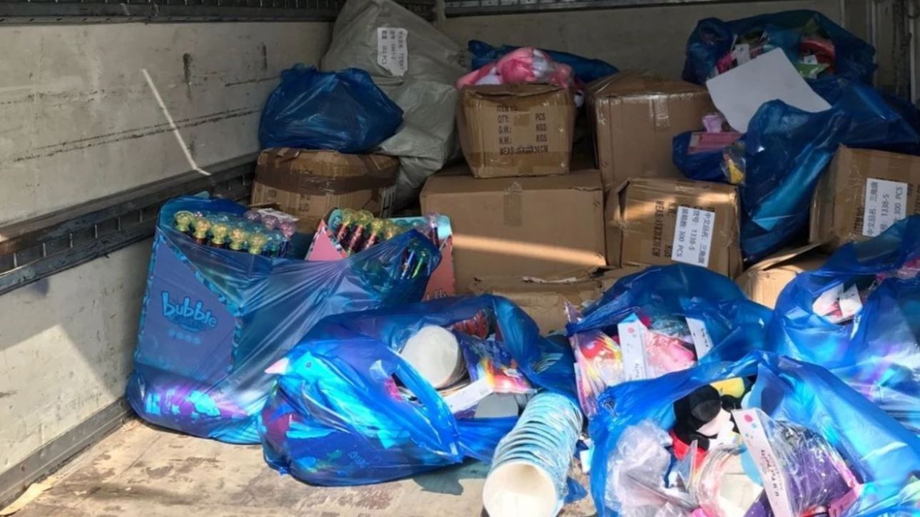 Θεσσαλονίκη: Εντοπίστηκαν χιλιάδες προϊόντα-«μαϊμού» – Δύο συλλήψεις και πρόστιμα 260.000 ευρώ Θεσσαλονίκη: Εντοπίστηκαν χιλιάδες προϊόντα-«μαϊμού» – Δύο συλλήψεις και πρόστιμα 260.000 ευρώ