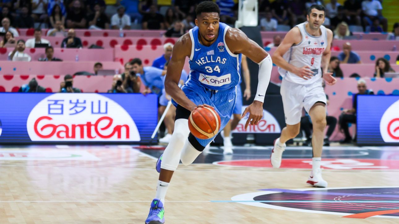 Η FIBA αποθεώνει τον Γιάννη Αντετοκούνμπο: «Απλώς δώστε το τρόπαιο στην Ελλάδα» (vid) Η FIBA αποθεώνει τον Γιάννη Αντετοκούνμπο: «Απλώς δώστε το τρόπαιο στην Ελλάδα» (vid)