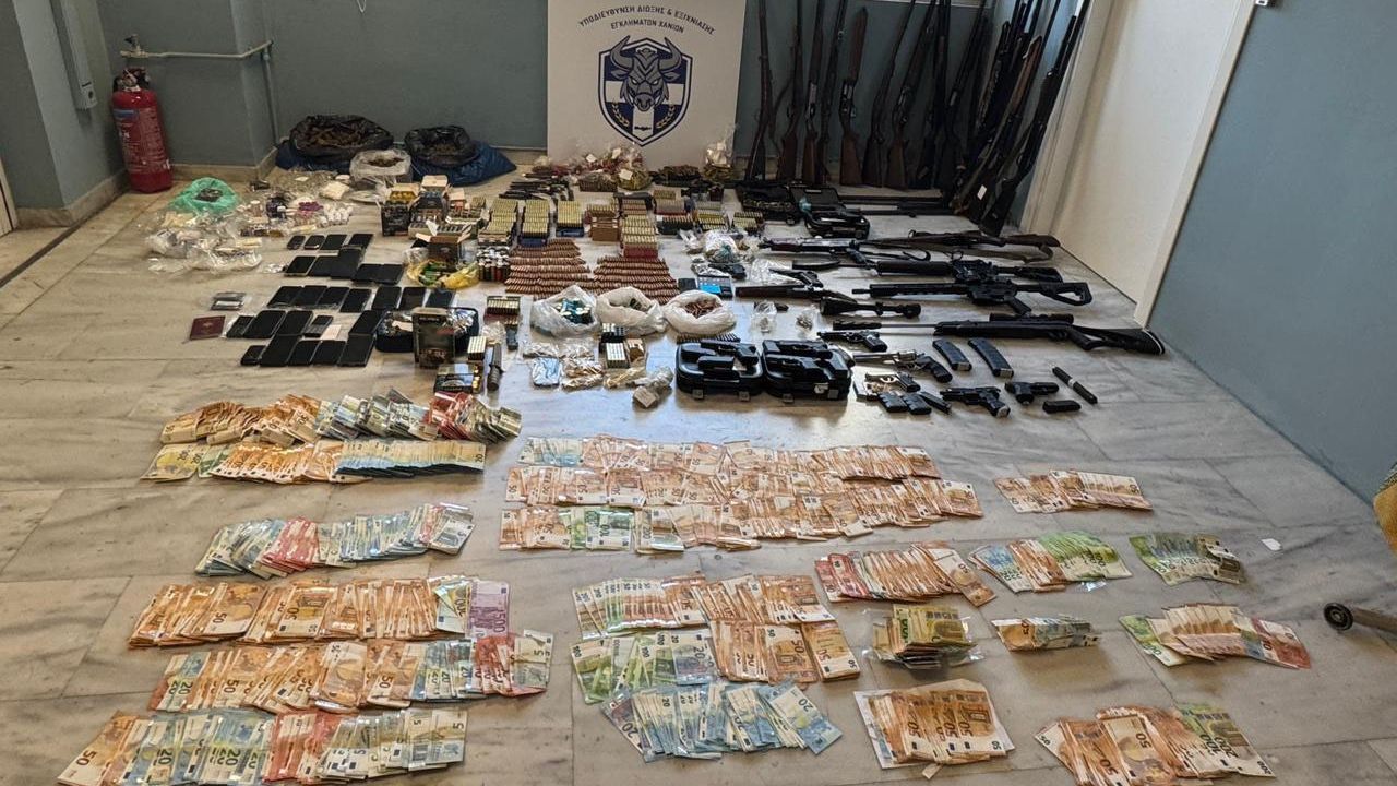 Κρήτη: Στον εισαγγελέα κατά ομάδες οι 48 κατηγορούμενοι - Η κοκαΐνη, τα καλάσνικοφ και τα μετρητά