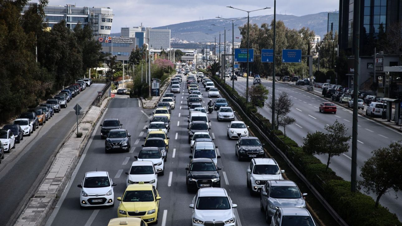 Κίνηση: Επέστρεψαν και οι τελευταίοι αδειούχοι στην Αθήνα - Μποτιλιάρισμα σε Κηφισό και Κηφισίας