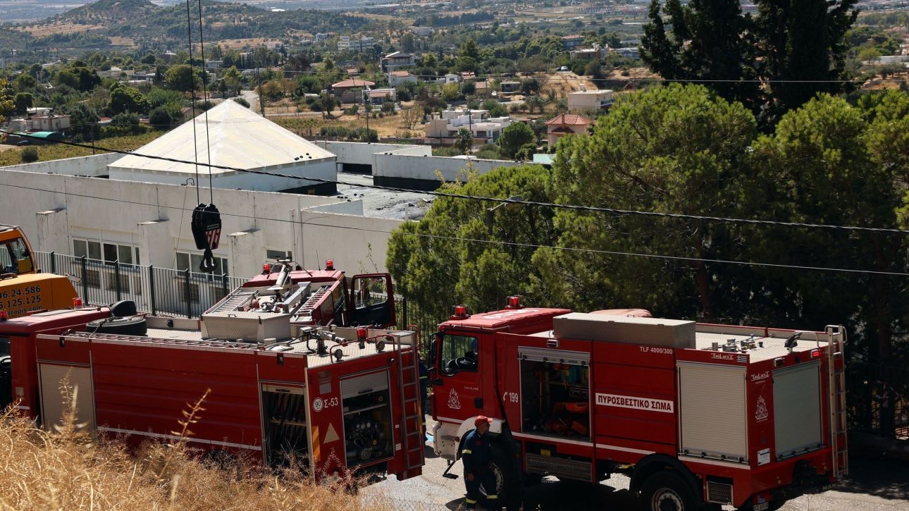 Υπό έλεγχο η φωτιά στην Παλλήνη – Ξέσπασε από εργασίες μόνωσης στη στέγη Υπό έλεγχο η φωτιά στην Παλλήνη – Ξέσπασε από εργασίες μόνωσης στη στέγη