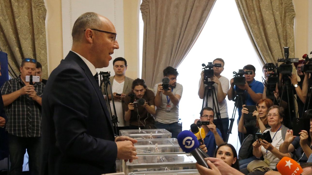 Ο Ζελένσκι ανακοίνωσε μία σύλληψη για τον φόνο του πρώην προέδρου του κοινοβουλίου Παρούμπι Ο Ζελένσκι ανακοίνωσε μία σύλληψη για τον φόνο του πρώην προέδρου του κοινοβουλίου Παρούμπι