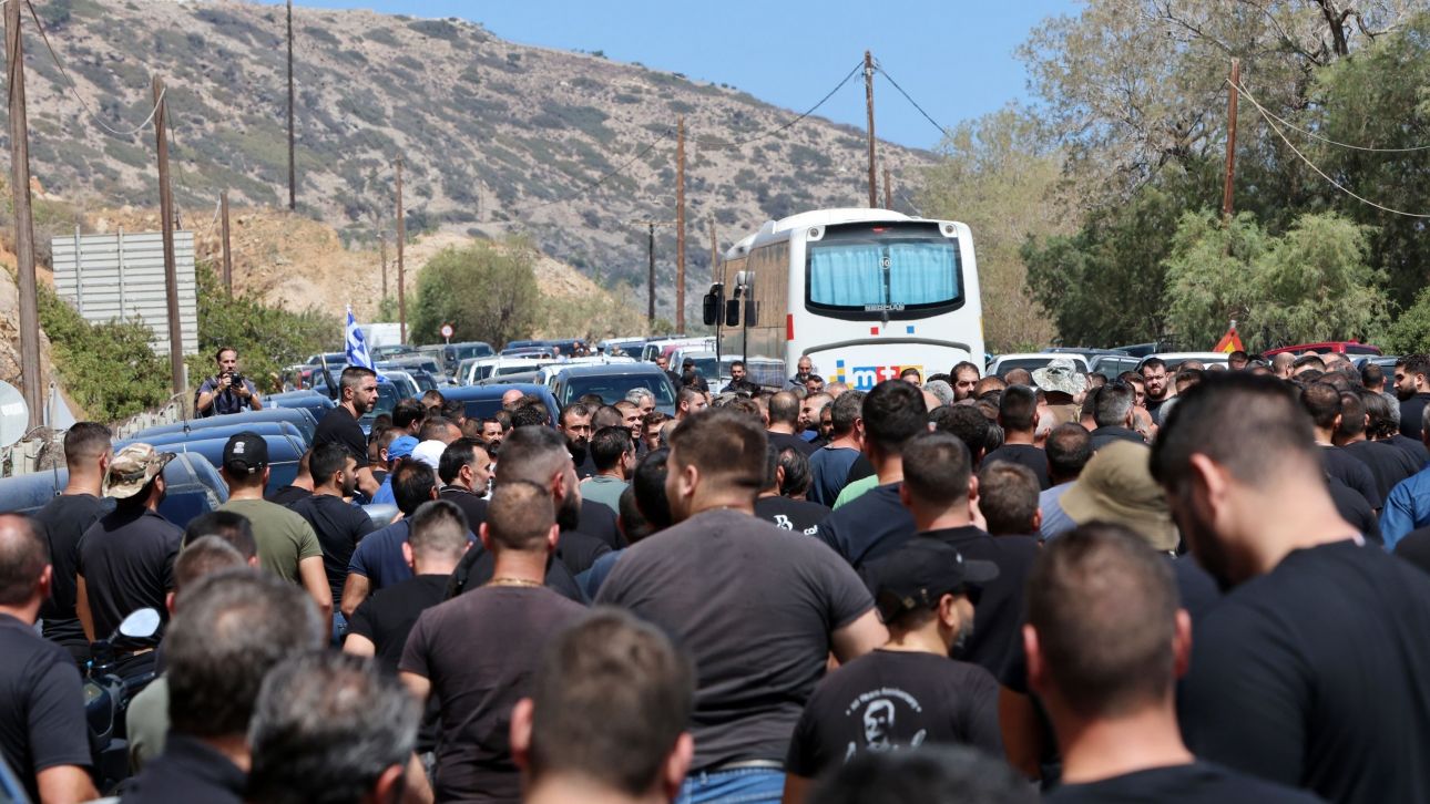 Ηράκλειο: Συνεχίζουν τις κινητοποιήσεις τους οι αγρότες – Έκλεισαν και την παλιά εθνική οδό