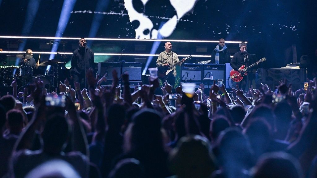 Πολ Μακάρτνεϊ, Σάλμα Χάγιεκ, Μπίλι Άιλις: Οι διάσημοι που έδωσαν το «παρών» στην συναυλία των Oasis