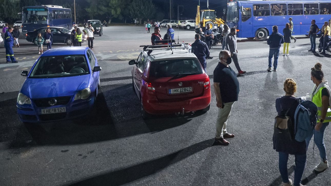 Σεισμός στην Εύβοια: Νύχτα αγωνίας για τους κατοίκους – Κοιμήθηκαν σε ανοιχτούς χώρους Σεισμός στην Εύβοια: Νύχτα αγωνίας για τους κατοίκους – Κοιμήθηκαν σε ανοιχτούς χώρους
