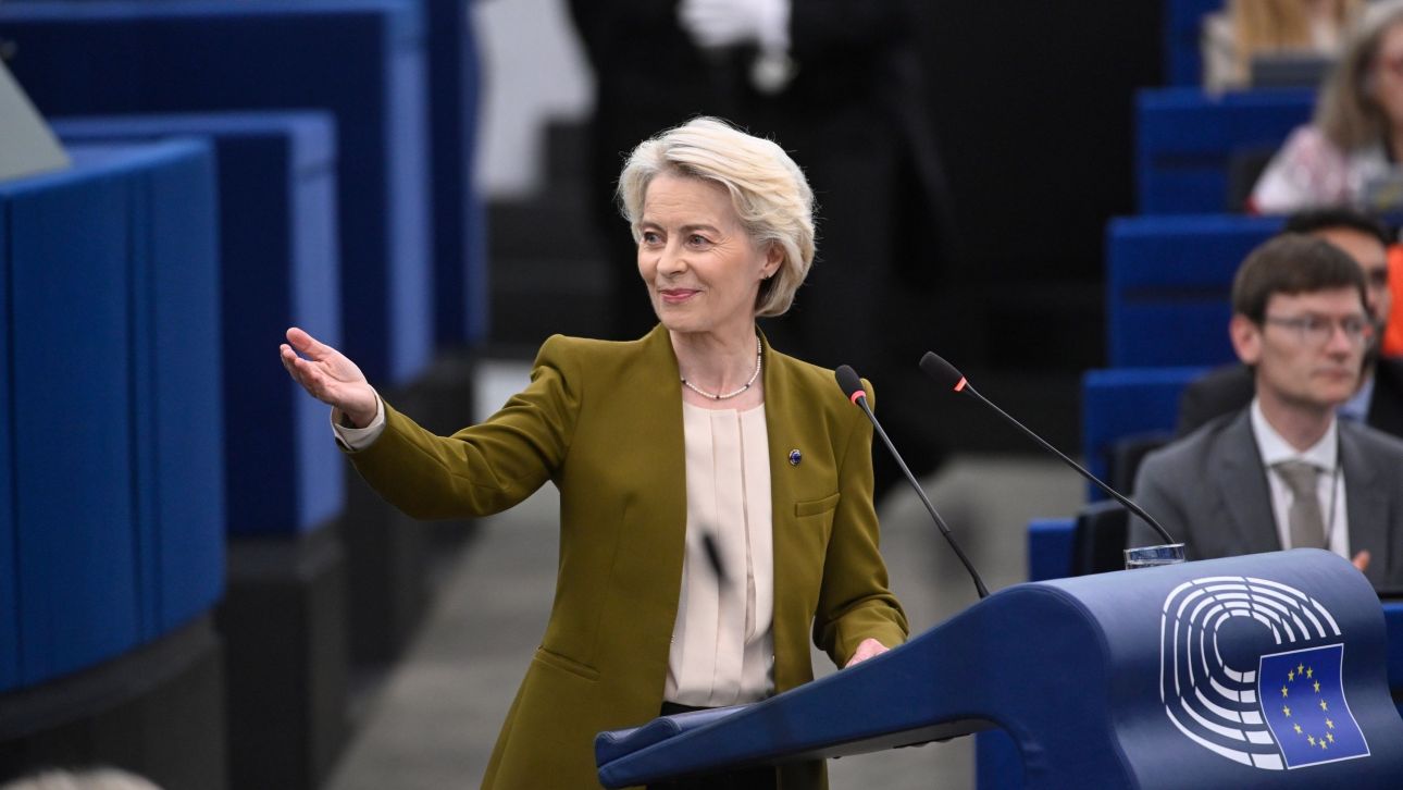 «Έμπνευση για όλους»: Η Ούρσουλα φον ντερ Λαιεν τίμησε ‘Ελληνα πυροσβέστη