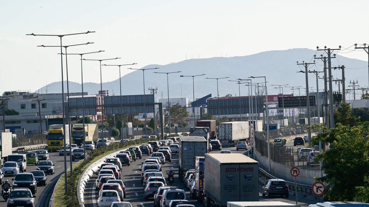 Έπεσαν μπάζα από φορτηγό στην άνοδο της Κηφισιάς – Κλειστές δύο λωρίδες Έπεσαν μπάζα από φορτηγό στην άνοδο της Κηφισιάς – Κλειστές δύο λωρίδες